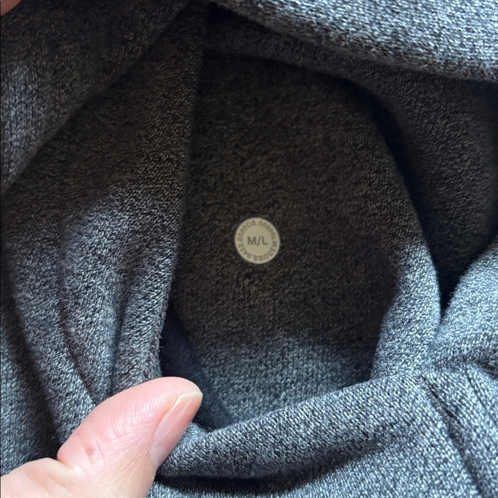 lululemon athletica grey scuba cropped m/l - Picture 3 of 3
